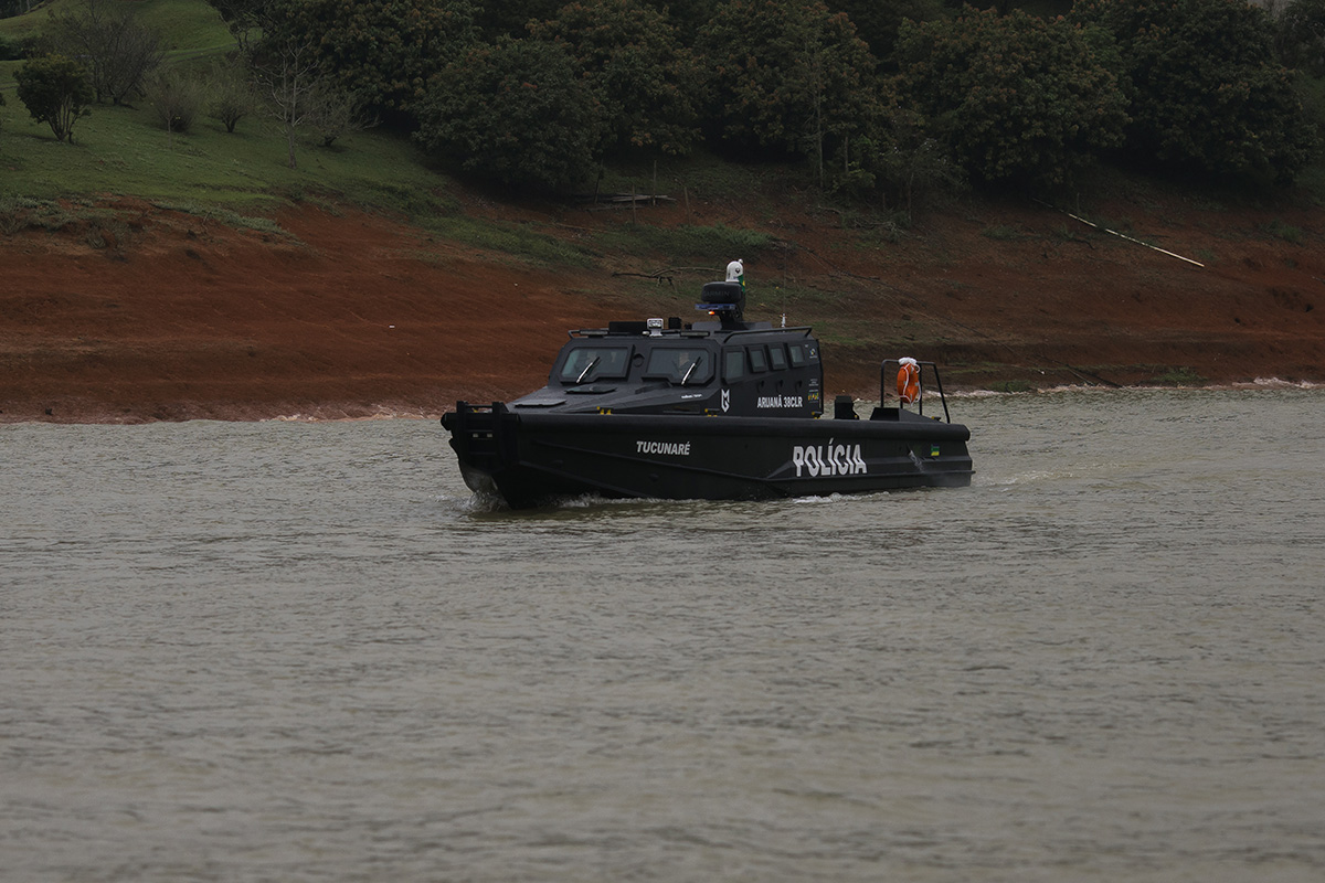 Military Armoured Boat Aruanã 38 FT